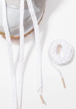 Skechers Sneakers Laag - Light Grey -Modekledingwinkel 1c2a6eb659094c6c9761f38fac2292ab