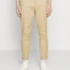 Redefined Rebel Ercan Smart Pants - Chino - Travertine -Modekledingwinkel 20142977670641b8937dc89db8843ff5