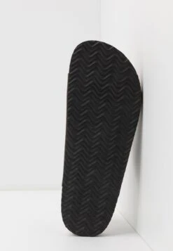 Pier One Unisex - Pantoffels - Brown 12 Pier One Unisex - Pantoffels - Brown -Modekledingwinkel 23e143c048ee4fd8b5e22a3556ccfbfb