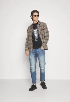 YOURTURN Fallen Schoolzi - T-Shirt Print - Black -Modekledingwinkel 2b96468570f346dfa85baf08586d9f17