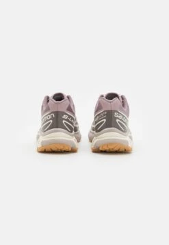 Salomon Xt-6 Unisex - Sneakers Laag - Quail/Plum Kitten/Vanilla Ice -Modekledingwinkel 31cfa453540044b199d3052754f2c914