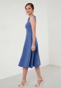 LELA Crew Neck Pleated Midi - Cocktailjurk - Indigo -Modekledingwinkel 7187f531871d4180b95ff0ebec18d0d6