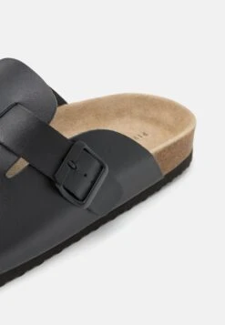 Pier One Leather Unisex - Pantoffels - Black 13 Pier One Leather Unisex - Pantoffels - Black -Modekledingwinkel 7b28889d1d2247a8abcae3a4a4c34674