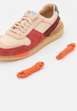 Clarks Originals Torrun - Sneakers Laag - Dark Pink Combi -Modekledingwinkel 88be6bdbf4e34ef3b366ed27fa370e31