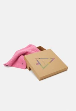 ESPRIT Xmas Box Set - Sjaal - Pink -Modekledingwinkel 8e12ac86f5b64735b944c98ecaa3bd6b