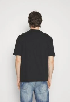 YOURTURN Fallen Schoolzi - T-Shirt Print - Black -Modekledingwinkel 92ad55668a4147798c7b544728548f53