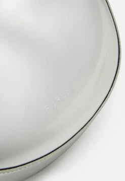Furla Primavera Shoulder Bag - Handtas - Silver-Coloured -Modekledingwinkel c22ec9dcf4084528ae80e463aae4517d