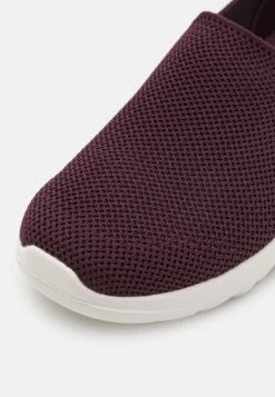Go Walk Trainers - Sportieve Wandelschoenen - Burgundy -Modekledingwinkel c7a8da67954a4cab9d20e7a48e727258