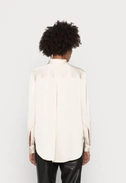 Anna Field Overhemdblouse - Nude 9 Anna Field Overhemdblouse - Nude -Modekledingwinkel d440f1564b214990b8800f83f8491c11